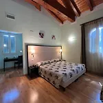 Clore & Hotel
