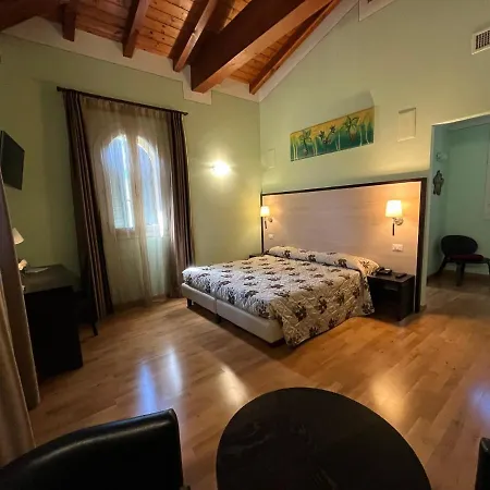 Hotel Clore & 3*